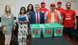 Коммунисты Дагестана сдали документы в Избирательную комиссию