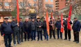 21 декабря в районных и городских Комитетах ДРО КПРФ прошли мероприятия посвященные 142-летней годовщине Дня рождения И.В. Сталина.
