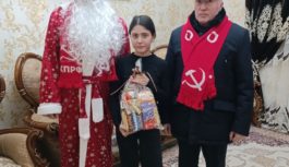Коммунисты Дагестанского Комитета КПРФ провели праздничную акцию для детей мобилизованных отцов