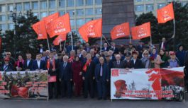 Коммунисты Дагестана провели торжественное возложение, посвященное 106летию Великой Октябрьской революции (фоторепортаж)