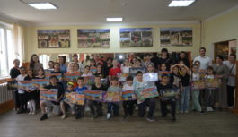 Коммунисты и комсомольцы Дагестана поздравили детей с Международным днем защиты детей 