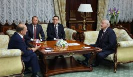 Геннадий Зюганов вручил Ленинскую премию ЦК КПРФ Александру Лукашенко Геннадий Зюганов вручил Ленинскую премию ЦК КПРФ Александру Лукашенко